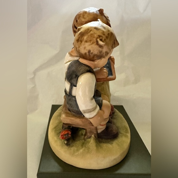 Goebel Hummel "The‎ Smart Little Sister" Figurine #346 W Germany 4.75” Tall - Picture 3 of 7